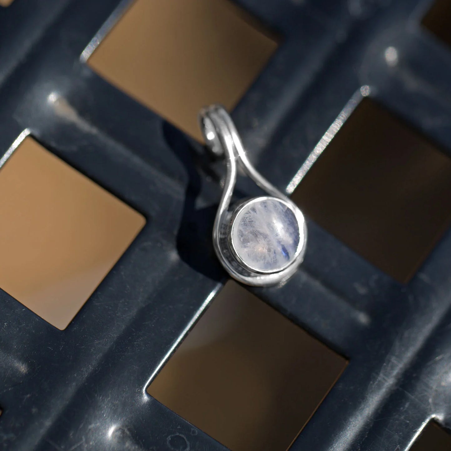 Moonstone Slide - Round Shape