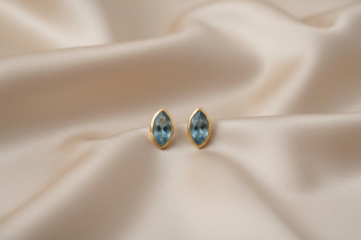 淺米色絲綢背景