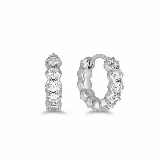 銀色水晶圈形耳環 - 特寫視角