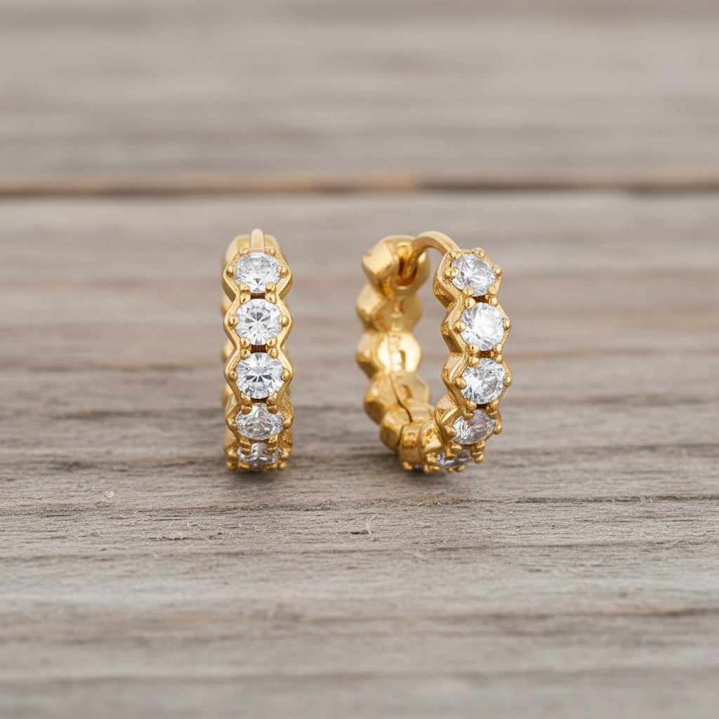 金色水晶圈形耳環 - 再生木質背景