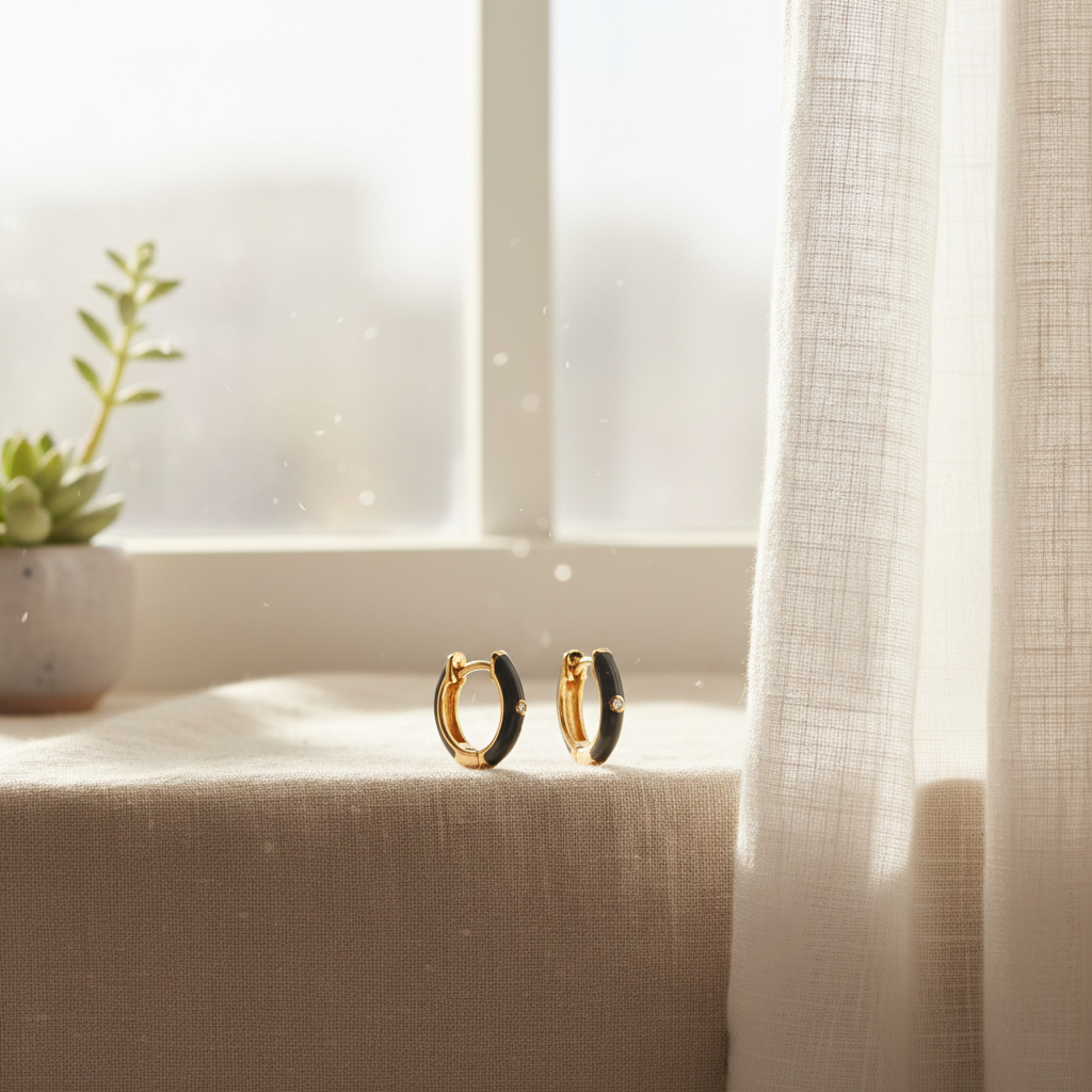 金色黑色琺瑯圈形耳環 - 窗簾柔光