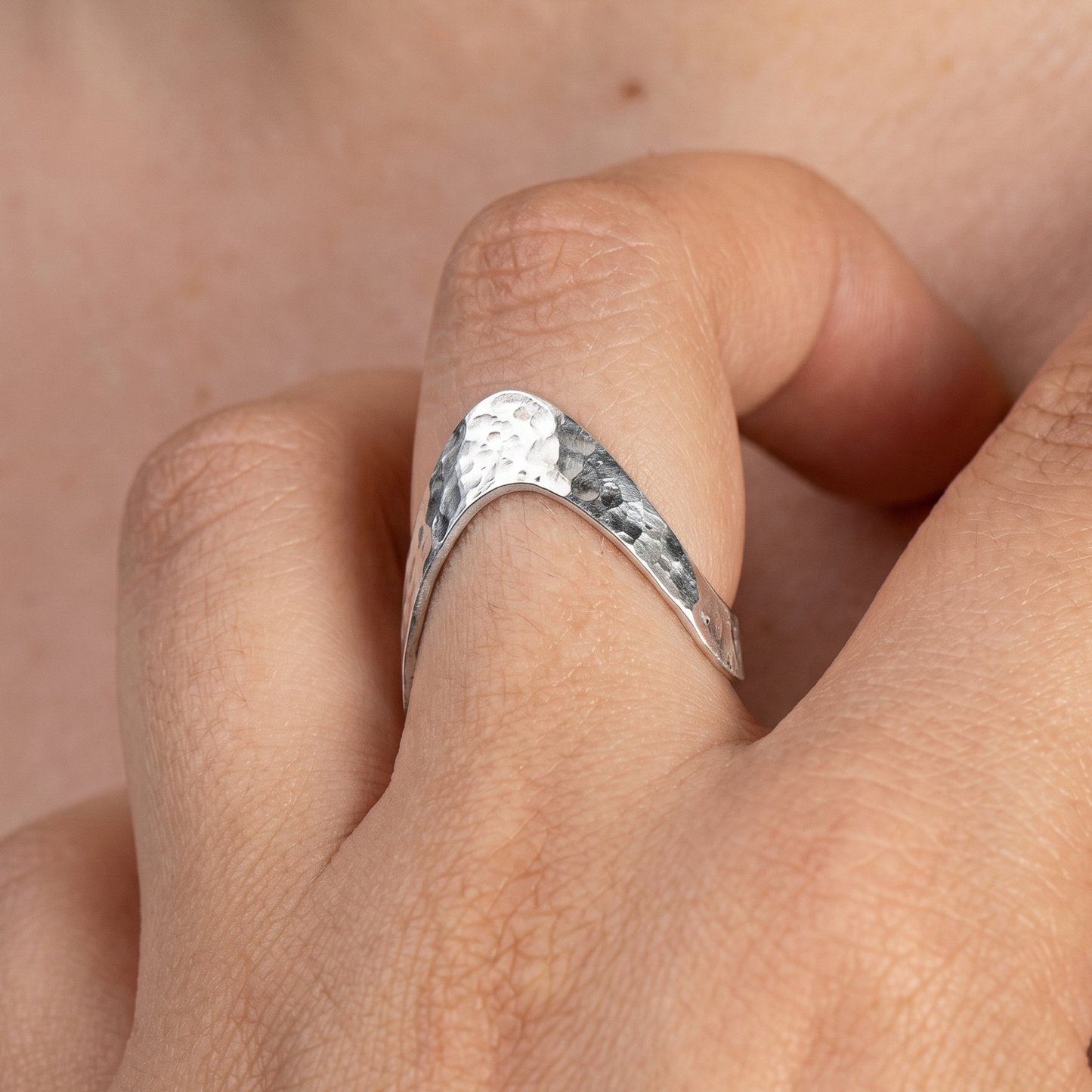 Hammered Victory V Ring 925 Sterling Silver Graduated 3-7mm Band Sizes 5-10