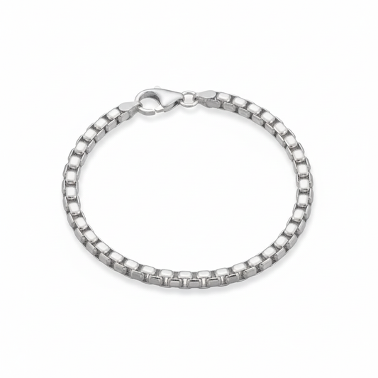 Box chain bracelet high-angle oblique view