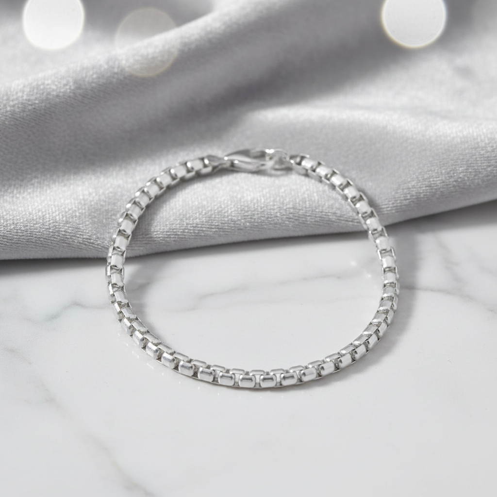 Box chain bracelet with elegant background